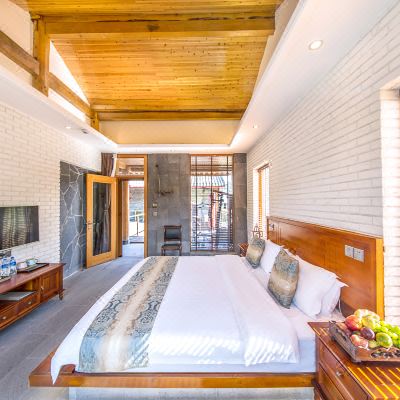 云游-温泉双人浴缸山景院景大床房