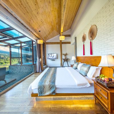 观云-超大阳台圆形温泉按摩浴缸全景日出晚霞景观房