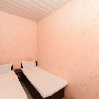 普通双床房（公共卫浴）(无窗)