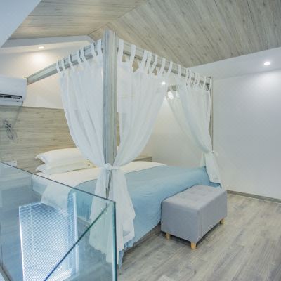 珊瑚石复式情侣大床房