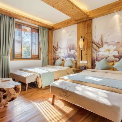 夏荷豪华家庭房