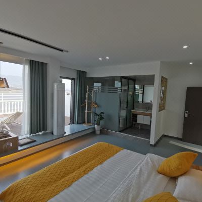 高级露天阳台影视大床房