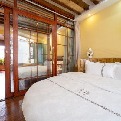 豪华浴缸圆床房