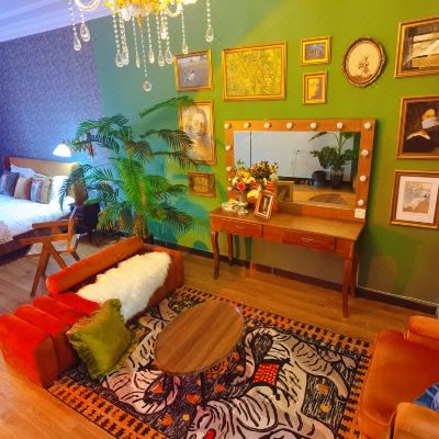 洛丽塔复古投影大床房