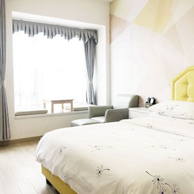 素雅商务大床房