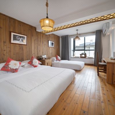 飘窗温馨榻榻米亲子房