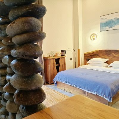 蝶恋花湖景大床房