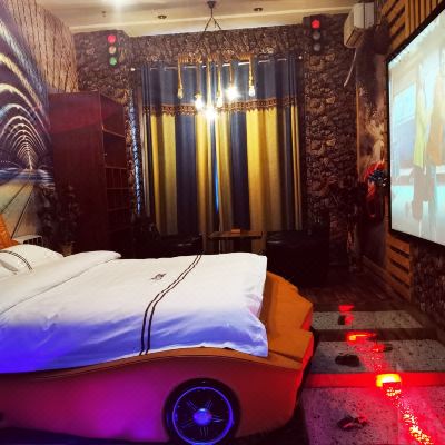 汽车巨幕影院电动床主题房