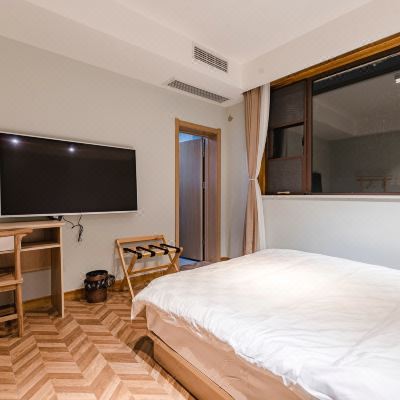 忆梁特价大床房