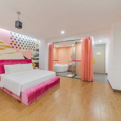 投影-浴缸主题大床房