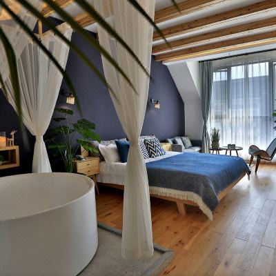 私享巨幕投影大床房（双人浴缸）