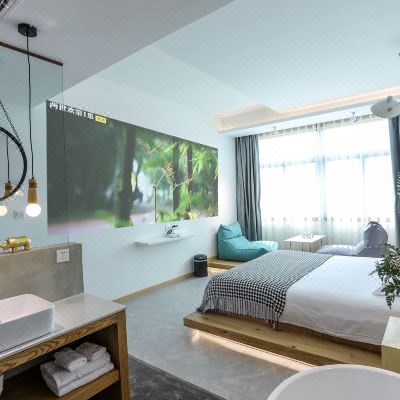 极米影院大床房（单人浴缸）