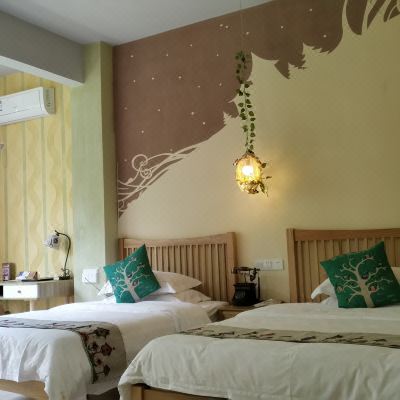 温馨山景亲子房