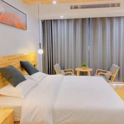 花开自然醉美投影豪华大床房