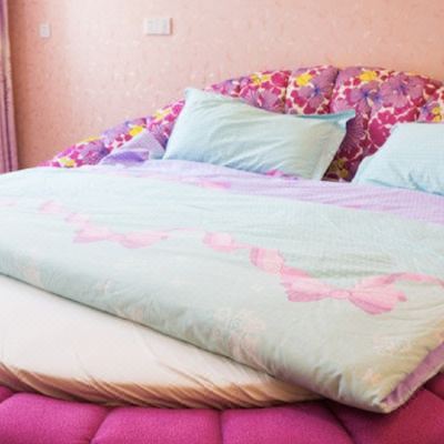 红色蜜桃欧式大床房