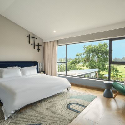 草坪全景观大床房