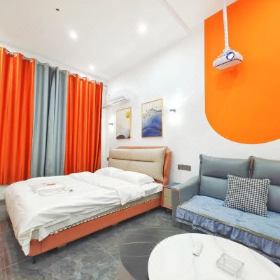 时尚橘色投影大床房