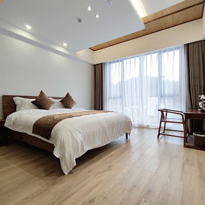 伴山-天字号（豪华大床房）