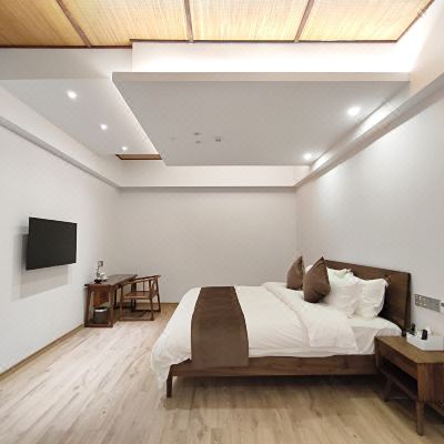 伴山-和字号（特价大床房）