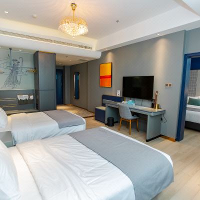 标准家庭三人 套房