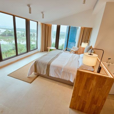 270°湖畔全景套房