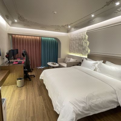 卓威奇妙电竞大床房 [3080显卡·钻石特权·steam加速器]