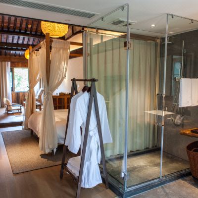 囿茶河景高级大床房