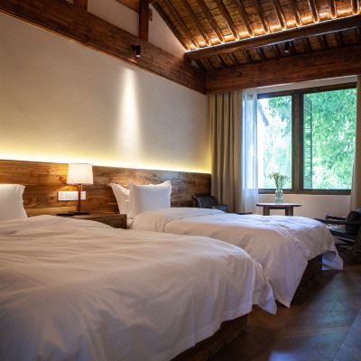 囿乐河景高级双床房