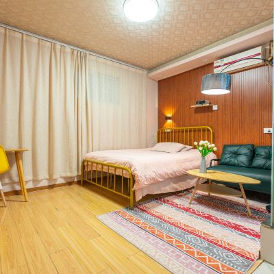 轻奢投影投屏大床房