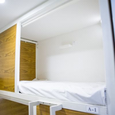 静谧庭院女生四人间(无窗)(床位)(公共卫浴)