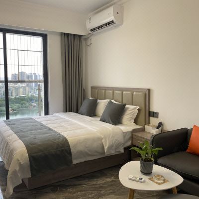 豪华湖景大床房(有洗衣机+观景阳台桌椅)