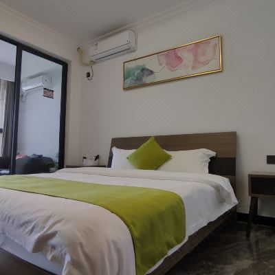 豪华湖景双床套房(有洗衣机+观景阳台桌椅)