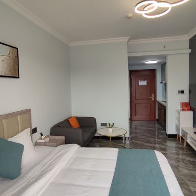 特价大床房(洗衣机+观景阳台桌椅)