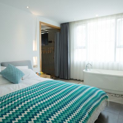 浴缸观影大床房