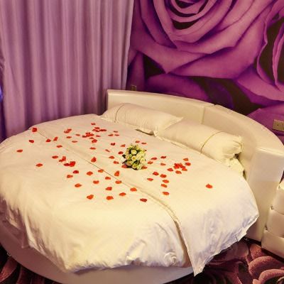 浪漫情侣.圆床房