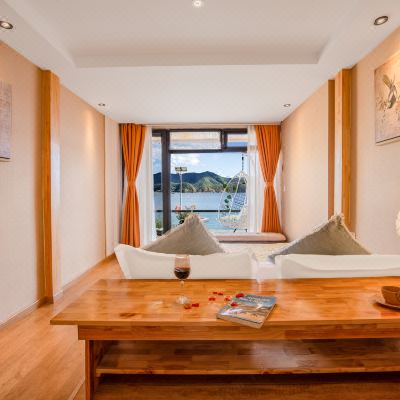 云烟清奢湖景大床房