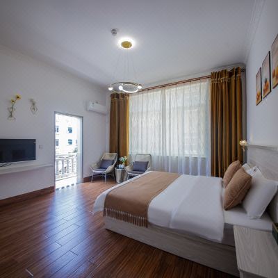 海悦阳台四室套房