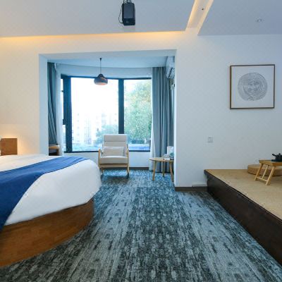 之时榻榻米圆床影音房