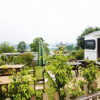 别致山景德系房车+私人院落+烧烤炉