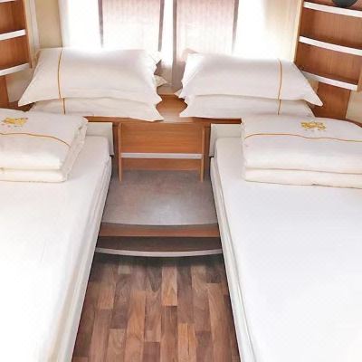 别致山景德系房车+私人院落+麻将桌+烧烤炉