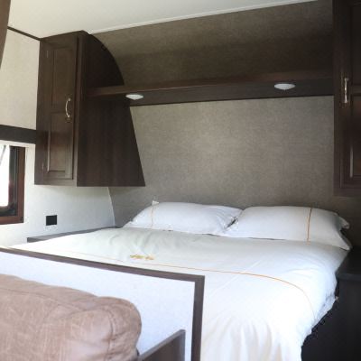 别致山景美系房车+私人院落+麻将桌+烧烤炉