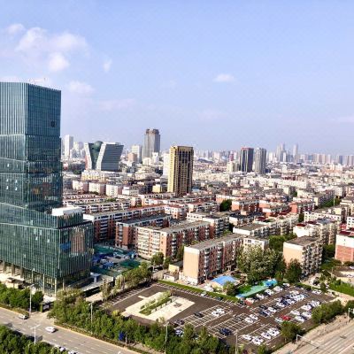 巨幕投影摇椅温馨大床房