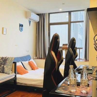 情侣电竞大床房[3060Ti+5600XCPU+32寸2K144hz显示器]（空调）