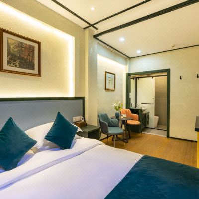 地暖云居·精致阳光大床房