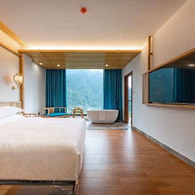 阳台全景大床房