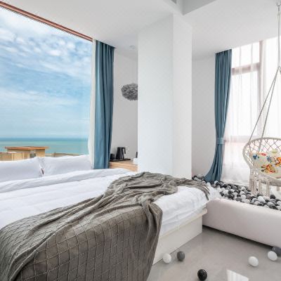 雅致微海景大床房