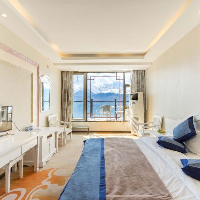 云上轻奢一线富氧雪景阳台大床房