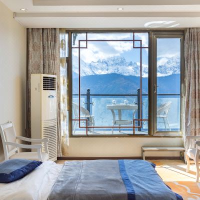云上轻奢一线富氧雪景阳台双床房