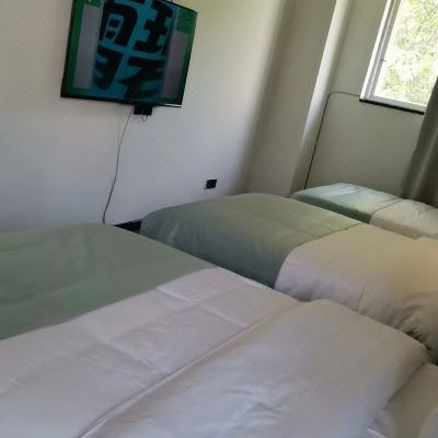 经济特惠三人间 （酒店提供自助洗衣机+微波炉+电冰箱+电动马桶）