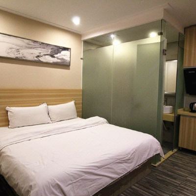 精品大床房(免费停车)